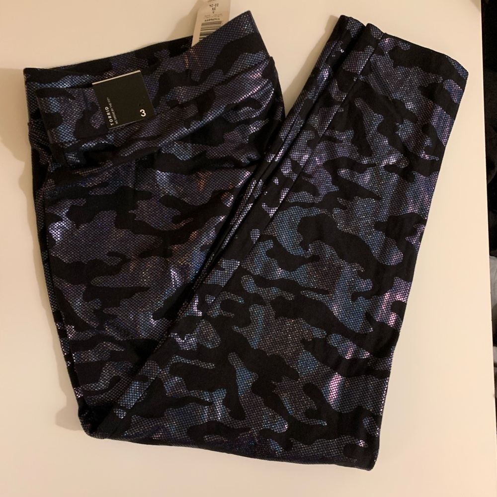 Size 3 TORRID METALLIC LEGGINGS BRAND NEW $25